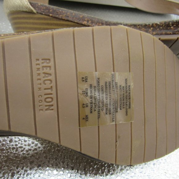 KENNETH COLE WOMEN'S SANDALS "GREAT GAL". SOFT GOLD. 6.5. NIB - Picture 9 of 11